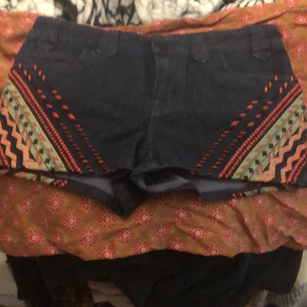 Women’s stretch denim shorts
